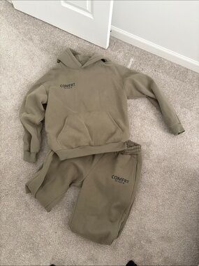 Comfrt Olive Green Hoodie & Jogger Set